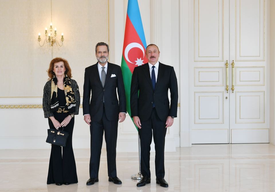 Prezident İlham Əliyev Portuqaliyanın ölkəmizdə yeni təyin olunmuş səfirinin etimadnaməsini qəbul edib (FOTO/VİDEO)