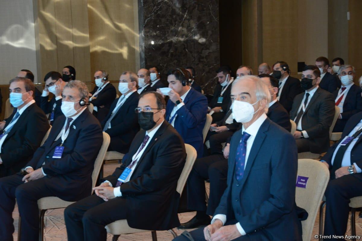 Nizami Gəncəvi Beynəlxalq Forumu işə başlayıb (FOTO)