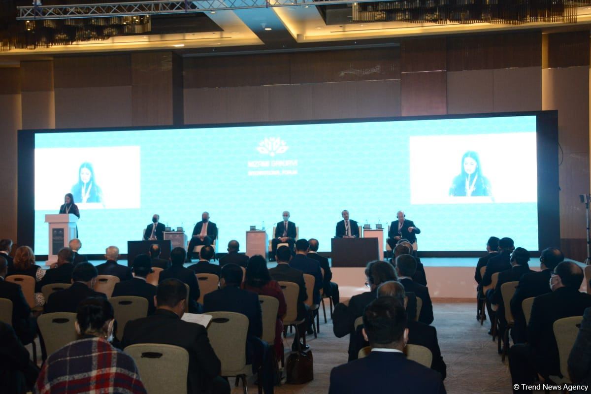 Nizami Gəncəvi Beynəlxalq Forumu işə başlayıb (FOTO)