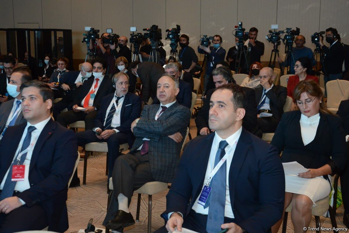 Nizami Gəncəvi Beynəlxalq Forumu işə başlayıb (FOTO)