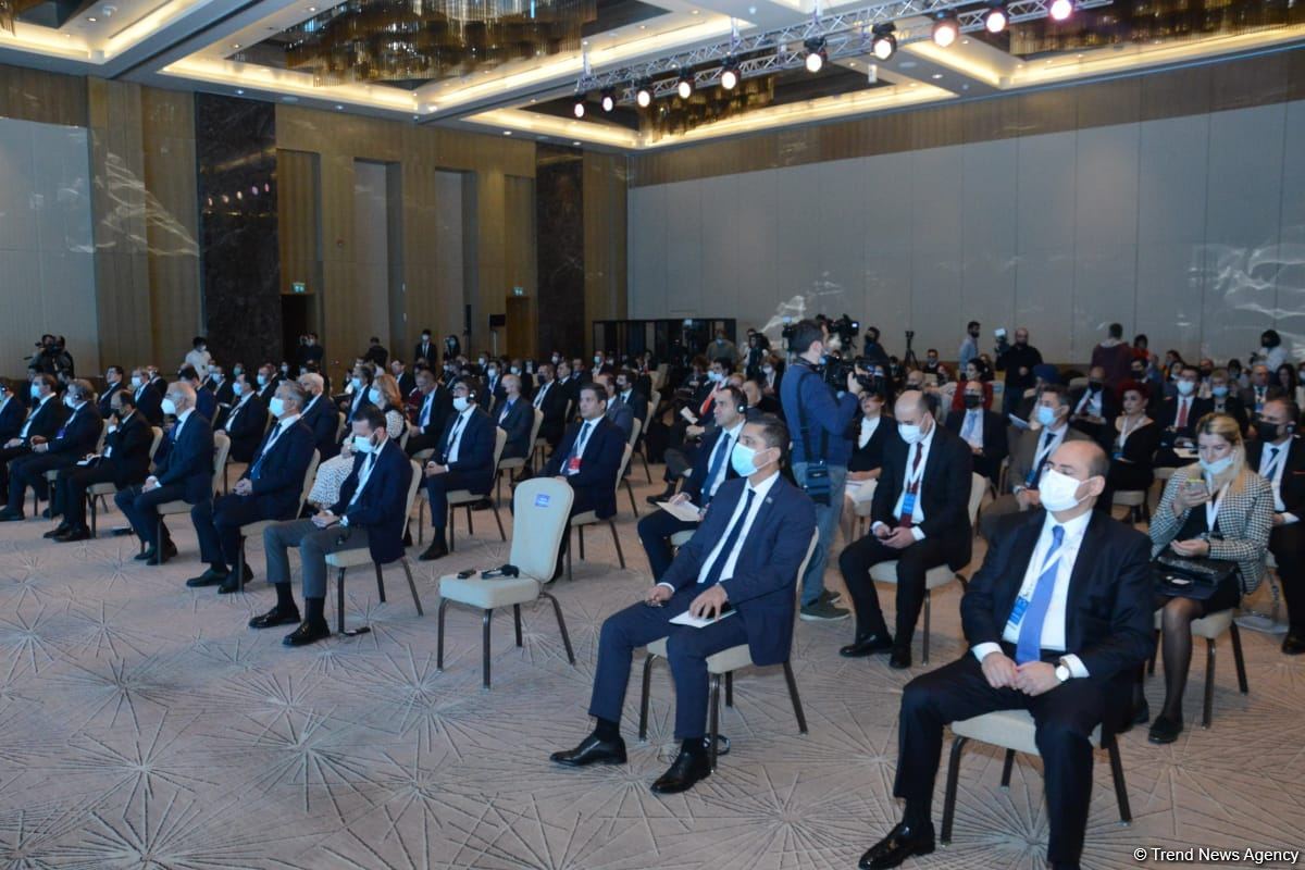 Nizami Gəncəvi Beynəlxalq Forumu işə başlayıb (FOTO)