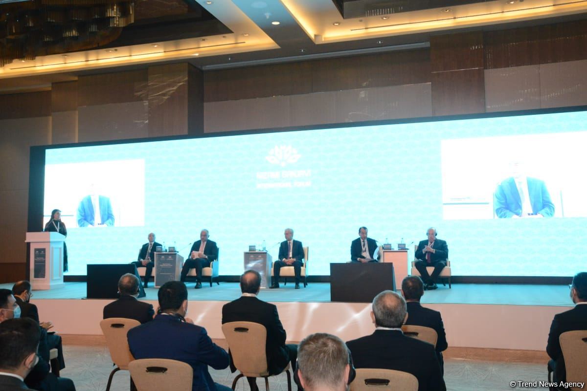 Nizami Gəncəvi Beynəlxalq Forumu işə başlayıb (FOTO)