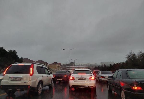 Bakı-Sumqayıt yolunda tıxac yaranıb (FOTO)