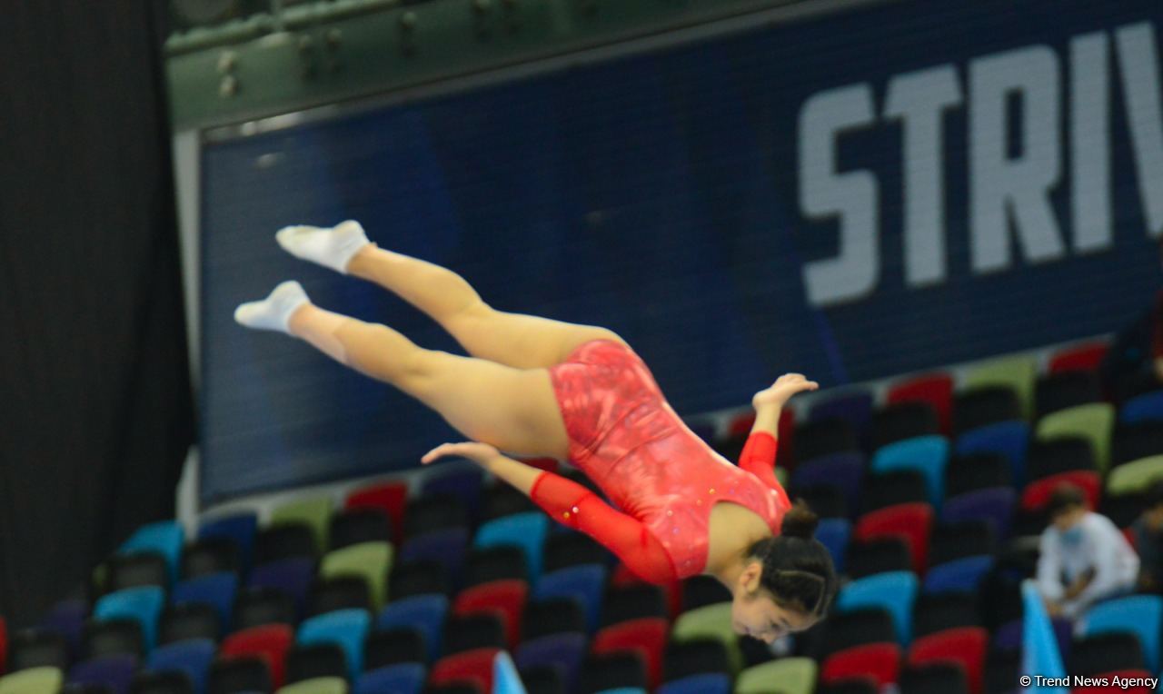 Milli Gimnastika Arenasında Batut Gimnastikası üzrə Dünya Yaş Qrupları Yarışları davam edir (FOTO)