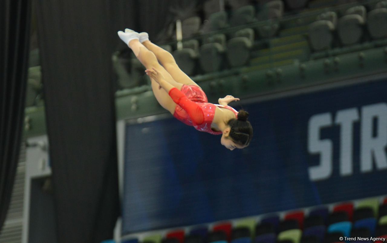 Milli Gimnastika Arenasında Batut Gimnastikası üzrə Dünya Yaş Qrupları Yarışları davam edir (FOTO)