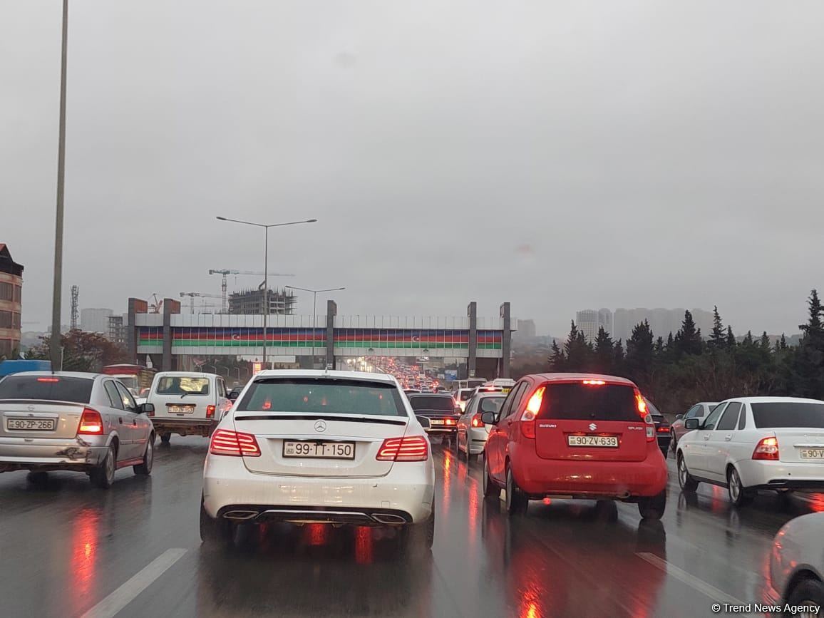 Bakı-Sumqayıt yolunda tıxac yaranıb (FOTO)