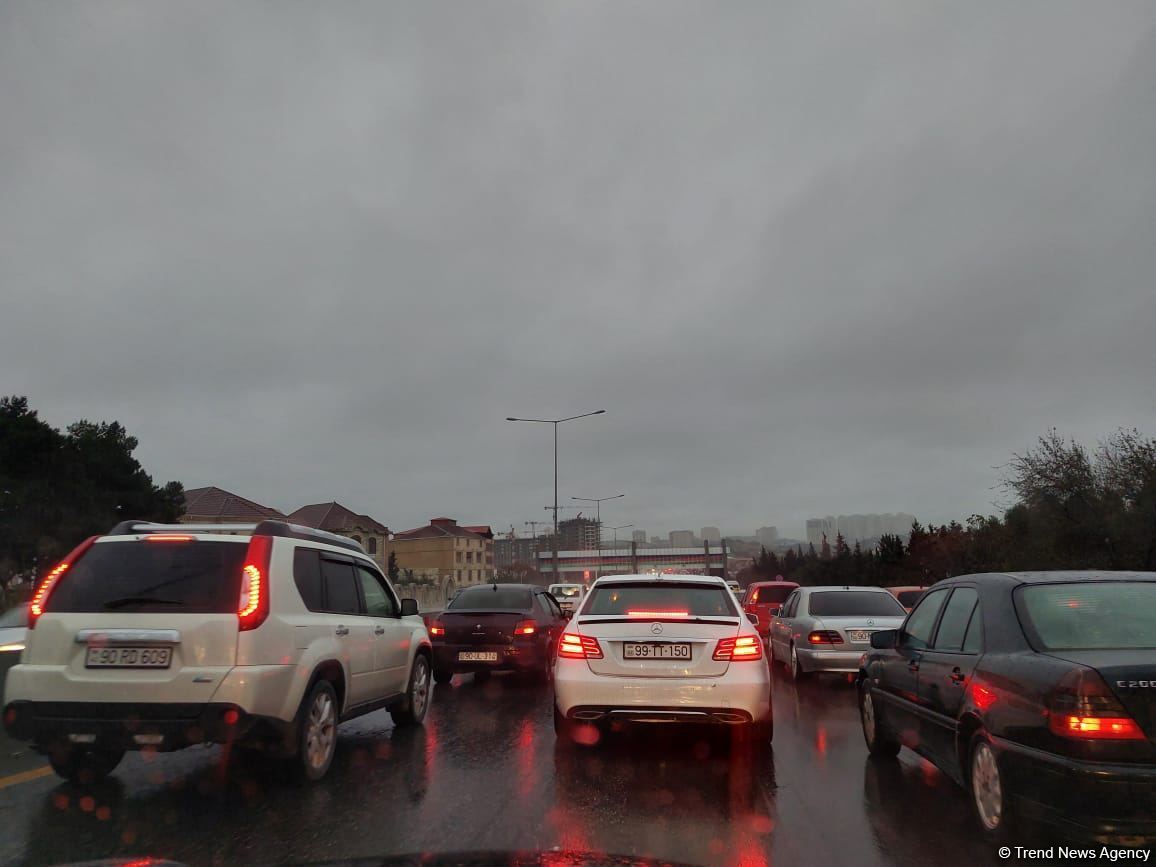 Bakı-Sumqayıt yolunda tıxac yaranıb (FOTO)