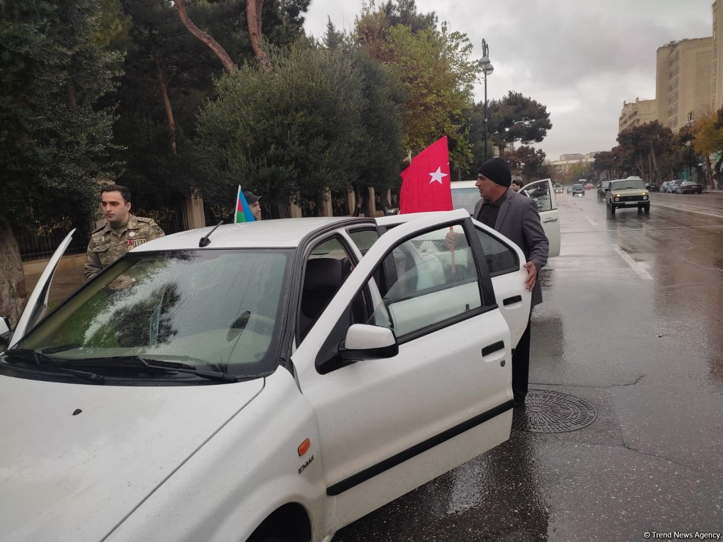 Avtomobillə təmin olunmuş Qarabağ müharibəsi qaziləri “Zəfər” avtoyürüşü etdi (FOTO)