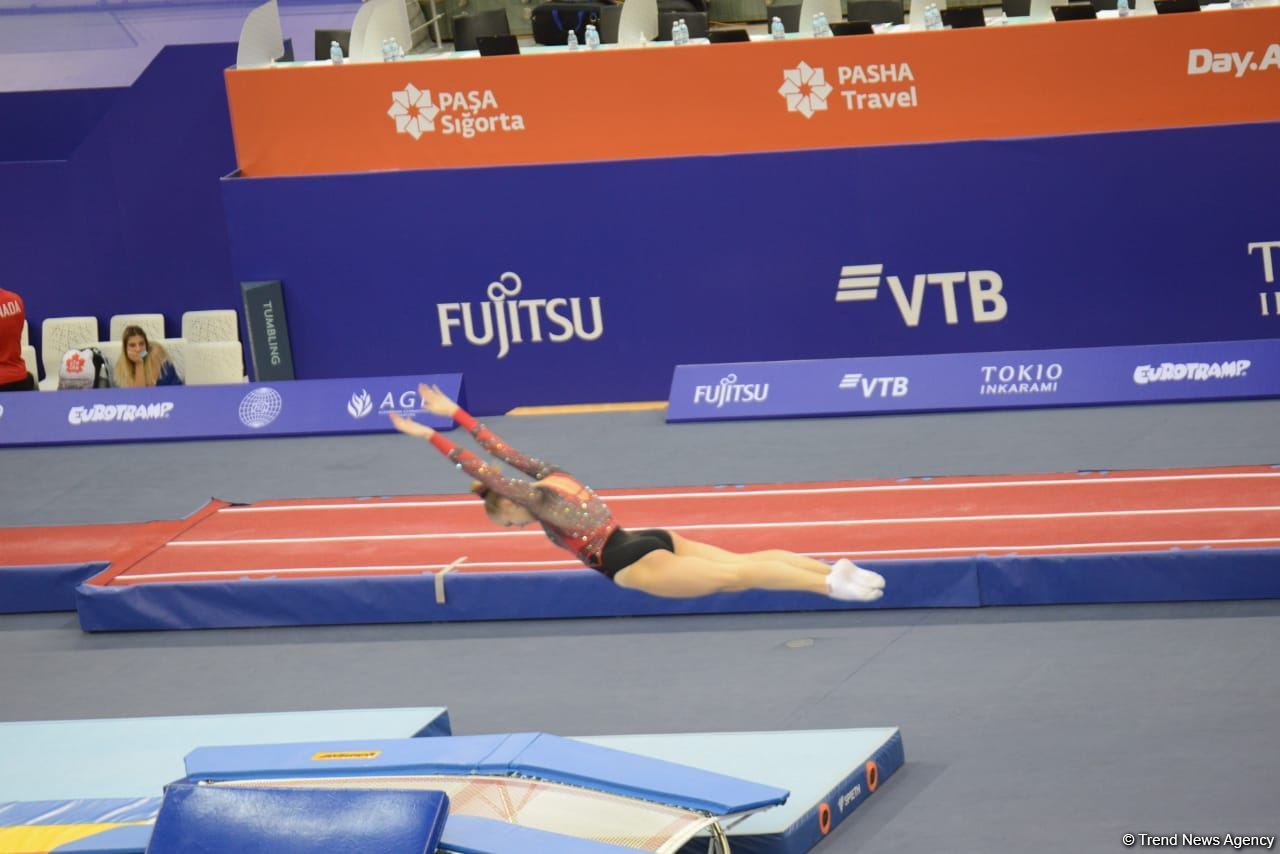 Milli Gimnastika Arenasında Batut Gimnastikası üzrə Dünya Yaş Qrupları Yarışları davam edir (FOTO)