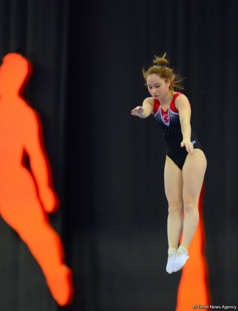 Milli Gimnastika Arenasında Batut Gimnastikası üzrə Dünya Yaş Qrupları Yarışları davam edir (FOTO)