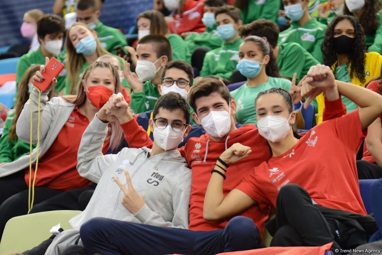 Bakıda Batut Gimnastikası üzrə 28-ci Dünya Yaş Qrupları Yarışlarının ikinci günü start götürüb (FOTO)