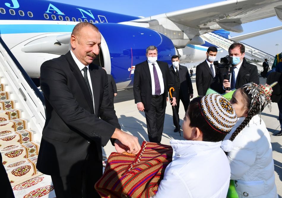 Azərbaycan Prezidenti İlham Əliyev Türkmənistana səfərə gəlib (FOTO/VİDEO) (YENİLƏNİB)