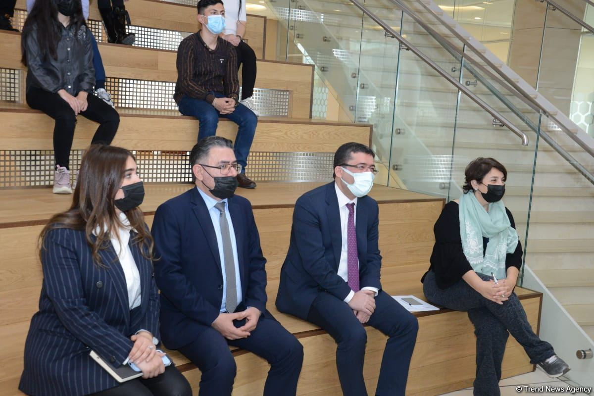 MEDİA və ADA Universiteti gənc jurnalistlər üçün seminarlara başlayıb (FOTO)