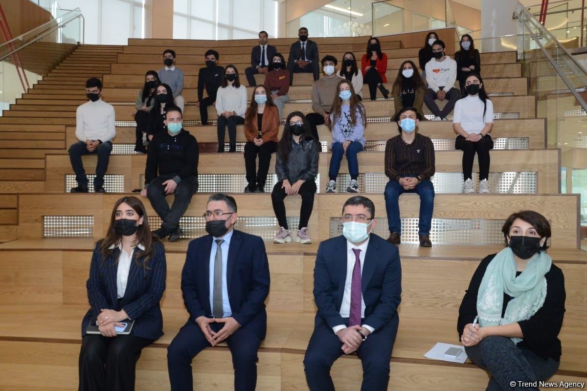 MEDİA və ADA Universiteti gənc jurnalistlər üçün seminarlara başlayıb (FOTO)