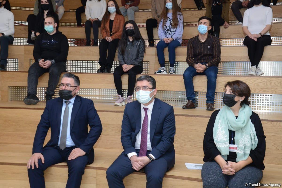 MEDİA və ADA Universiteti gənc jurnalistlər üçün seminarlara başlayıb (FOTO)