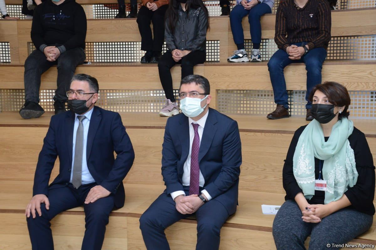 MEDİA və ADA Universiteti gənc jurnalistlər üçün seminarlara başlayıb (FOTO)