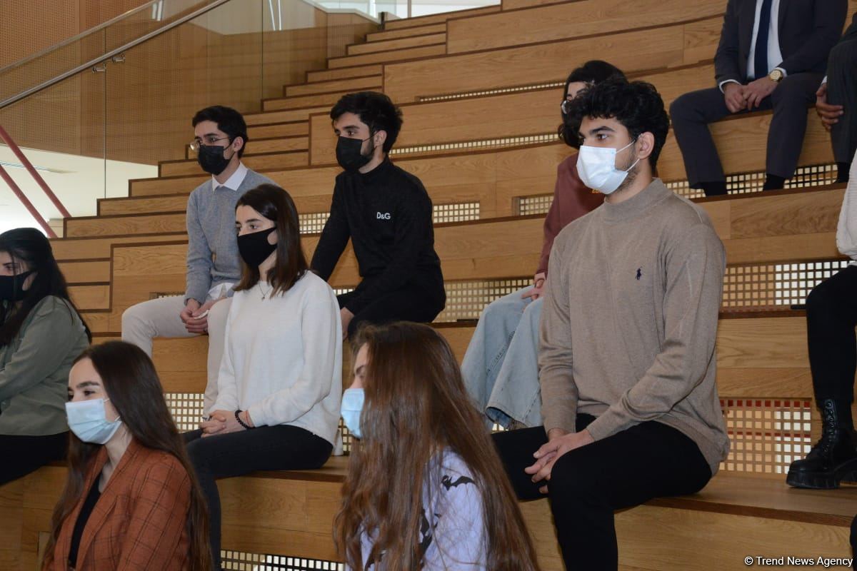 MEDİA və ADA Universiteti gənc jurnalistlər üçün seminarlara başlayıb (FOTO)