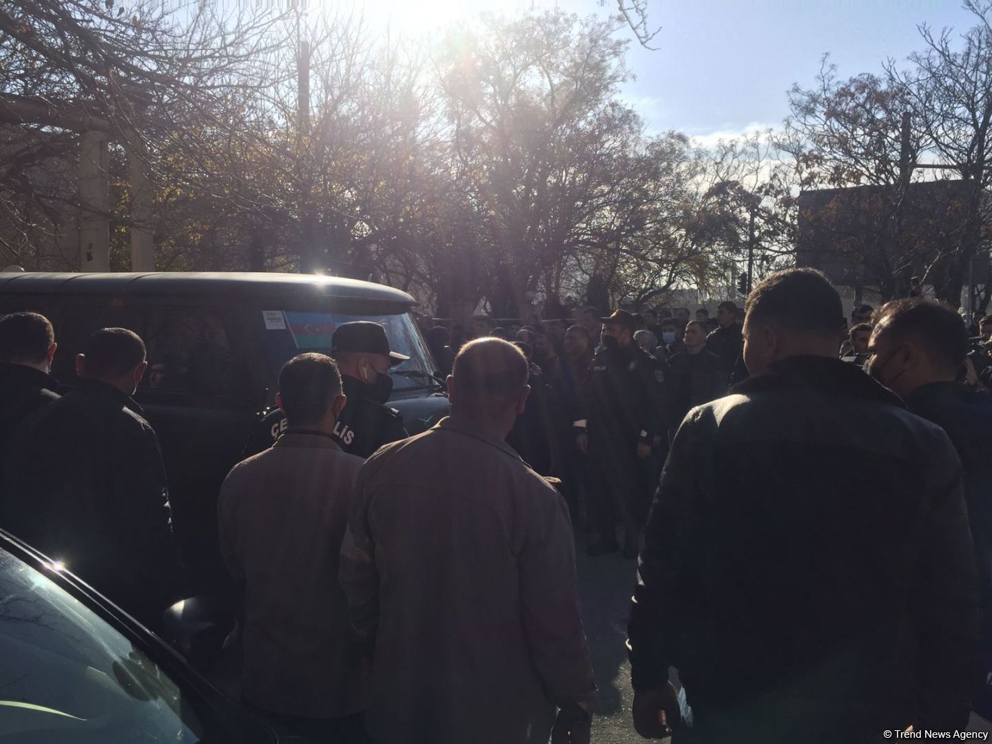 Helikopter qəzasında şəhid olanların cənazələri vida mərasimi üçün yola salınıb (FOTO/VİDEO)