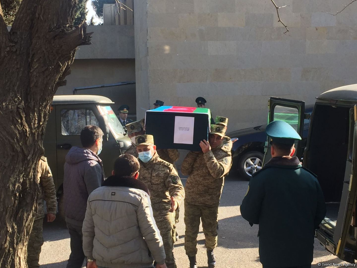 Helikopter qəzasında şəhid olanların cənazələri vida mərasimi üçün yola salınıb (FOTO/VİDEO)