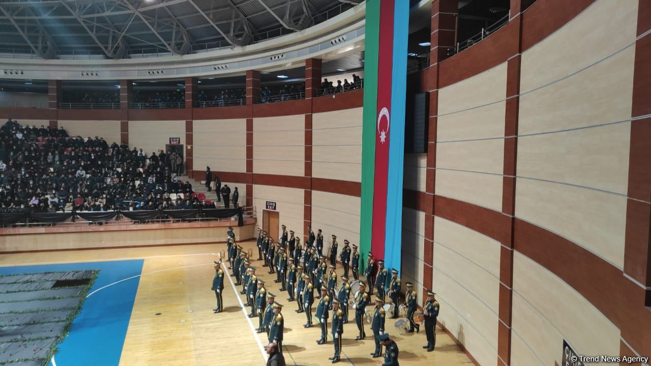 Helikopter qəzasında şəhid olan hərbçilərlə vida mərasimi keçirildi (FOTO/VİDEO)