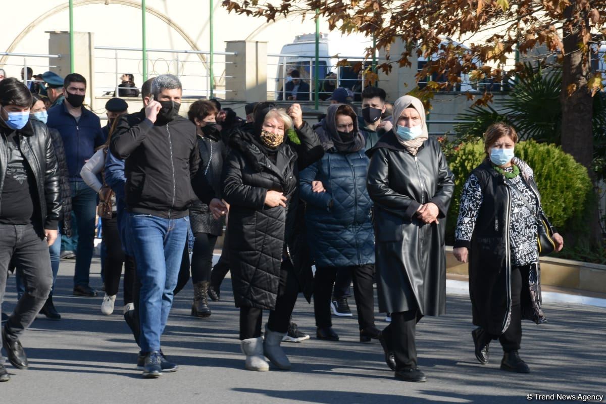 Helikopter qəzasında şəhid olan hərbçilərlə vida mərasimi keçirildi (FOTO/VİDEO)