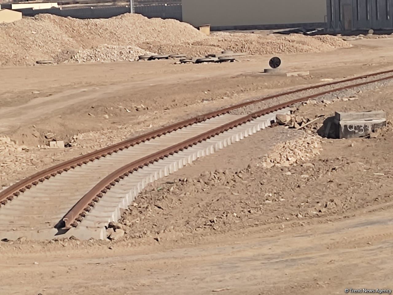 Metronun daha bir deposunun inşasında birinci mərhələ davam edir (FOTO)
