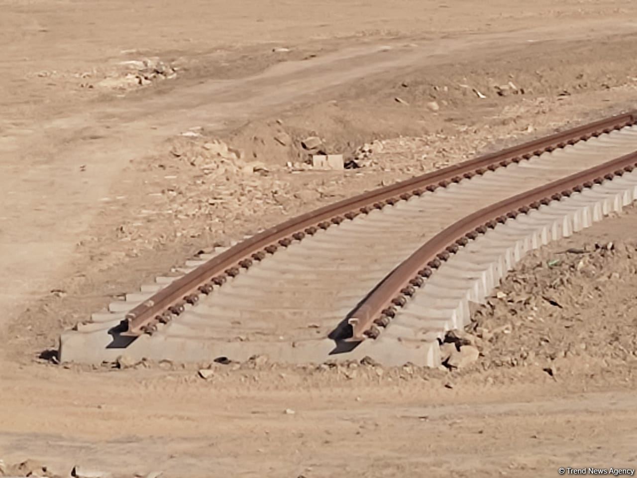 Metronun daha bir deposunun inşasında birinci mərhələ davam edir (FOTO)