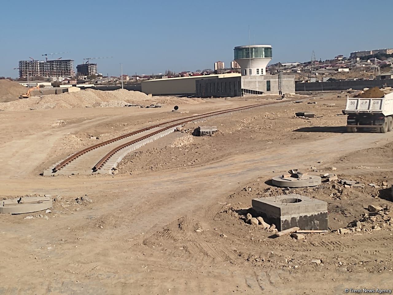 Metronun daha bir deposunun inşasında birinci mərhələ davam edir (FOTO)