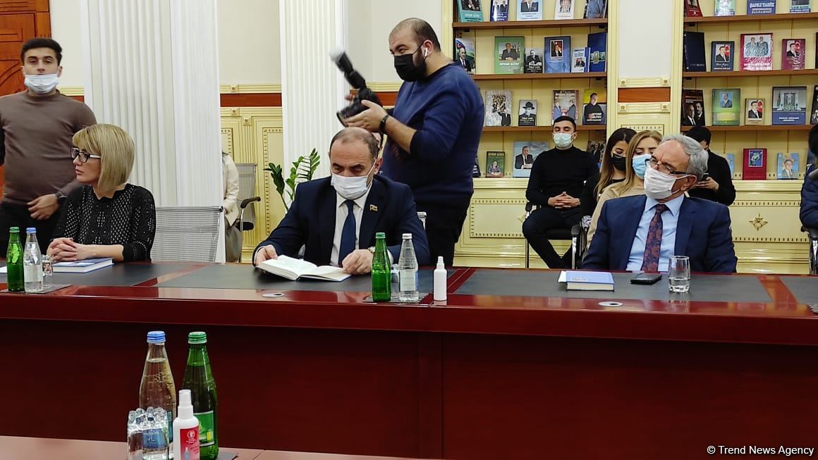 Misirli tədqiqatçının Vətən müharibəsinə aid kitabının təqdimatı keçirilib (FOTO)