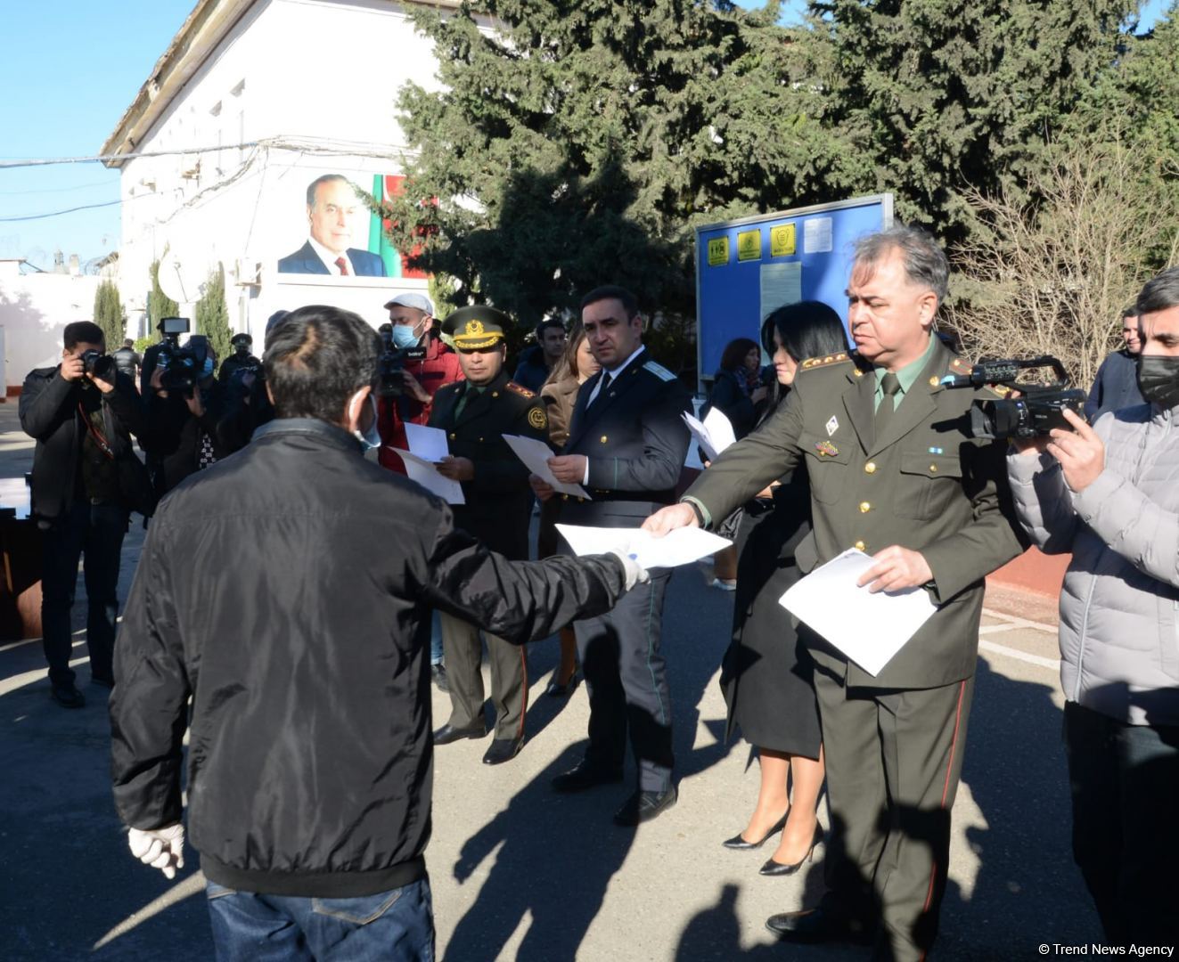 16 saylı cəzaçəkmə müəssisəsindən 14 məhkum azadlığa buraxılıb (FOTO)