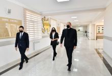 Prezident İlham Əliyev və Birinci xanım Mehriban Əliyeva Qubada Heydər Əliyev Fondu tərəfindən inşa edilən 1 nömrəli tam orta məktəbdə yaradılan şəraitlə tanış olublar (YENİLƏNİB) (FOTO/VİDEO)
