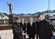Prezident İlham Əliyev və Birinci xanım Mehriban Əliyeva Qonaqkənd qəsəbəsinin sakinləri ilə görüşüblər (YENİLƏNİB) (FOTO/VİDEO)