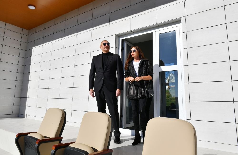Prezident İlham Əliyev və Birinci xanım Mehriban Əliyeva Quba Olimpiya İdman Kompleksində yaradılan şəraitlə tanış olublar (YENİLƏNİB) (FOTO/VİDEO)