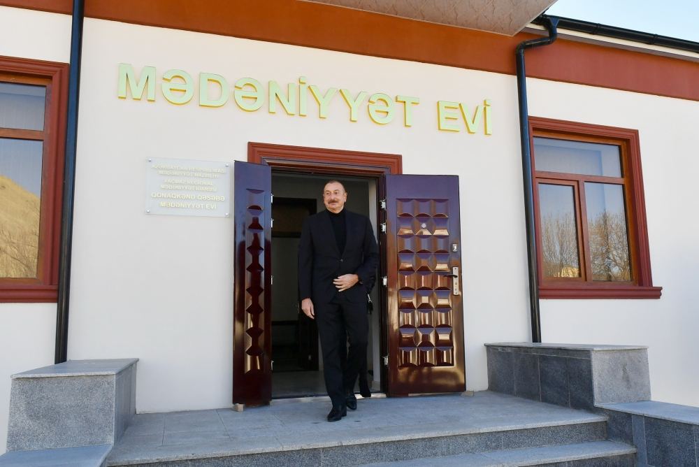 Prezident İlham Əliyev və Birinci xanım Mehriban Əliyeva Qonaqkənd qəsəbəsinin sakinləri ilə görüşüblər (YENİLƏNİB) (FOTO/VİDEO)