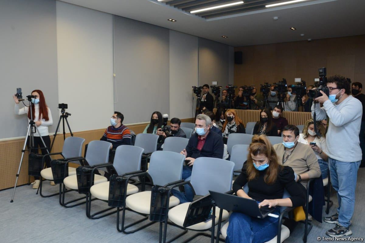 Xarici işlər nazirinin müavini Elnur Məmmədov brifinq keçirib (FOTO/VİDEO)
