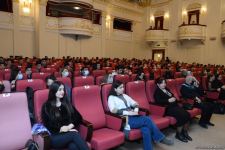 Mərhəmət və ümid işığı... Bakı Bələdiyyə Teatrının kollektivi "Sonsuz Tanrı məhəbbəti" tamaşasını təqdim edib (FOTO)