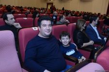 Mərhəmət və ümid işığı... Bakı Bələdiyyə Teatrının kollektivi "Sonsuz Tanrı məhəbbəti" tamaşasını təqdim edib (FOTO)