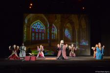 Mərhəmət və ümid işığı... Bakı Bələdiyyə Teatrının kollektivi "Sonsuz Tanrı məhəbbəti" tamaşasını təqdim edib (FOTO)