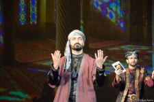 Mərhəmət və ümid işığı... Bakı Bələdiyyə Teatrının kollektivi "Sonsuz Tanrı məhəbbəti" tamaşasını təqdim edib (FOTO)