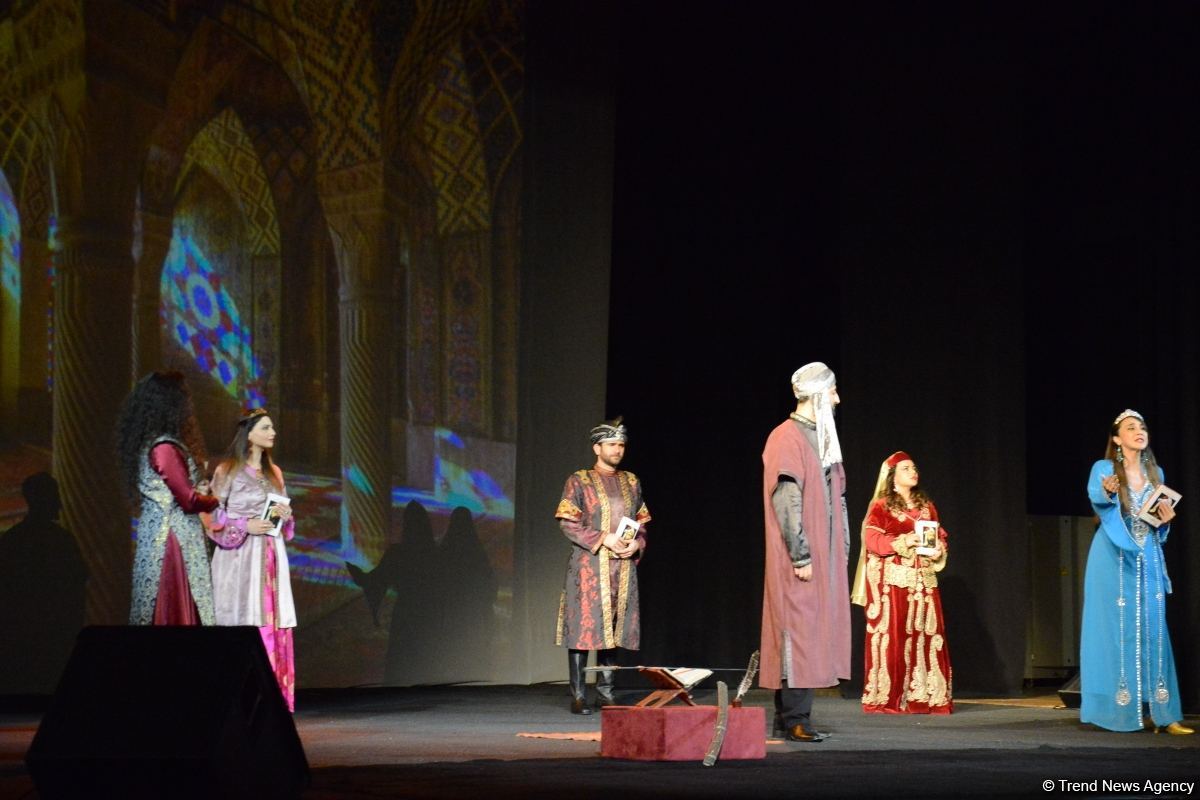 Mərhəmət və ümid işığı... Bakı Bələdiyyə Teatrının kollektivi "Sonsuz Tanrı məhəbbəti" tamaşasını təqdim edib (FOTO)