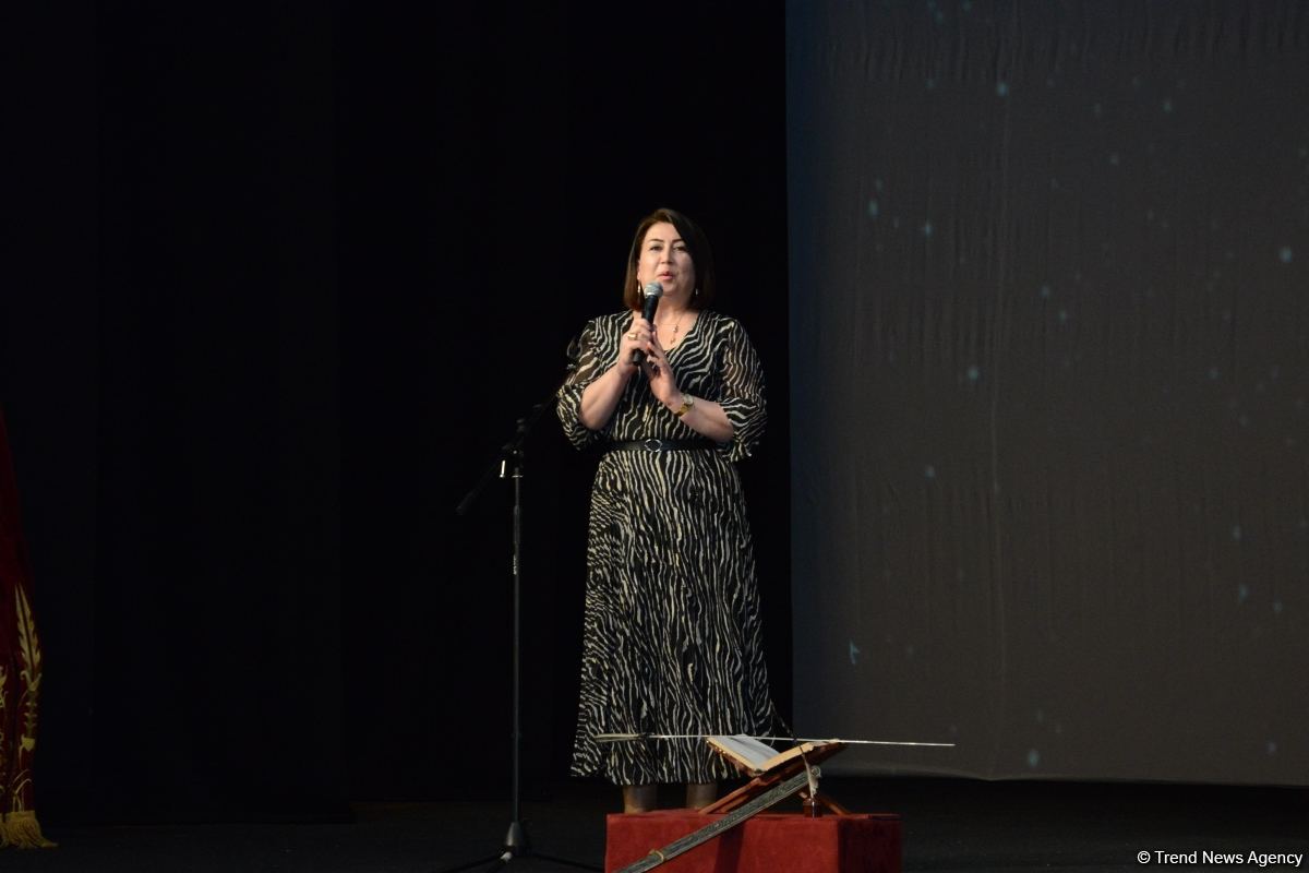 Mərhəmət və ümid işığı... Bakı Bələdiyyə Teatrının kollektivi "Sonsuz Tanrı məhəbbəti" tamaşasını təqdim edib (FOTO)