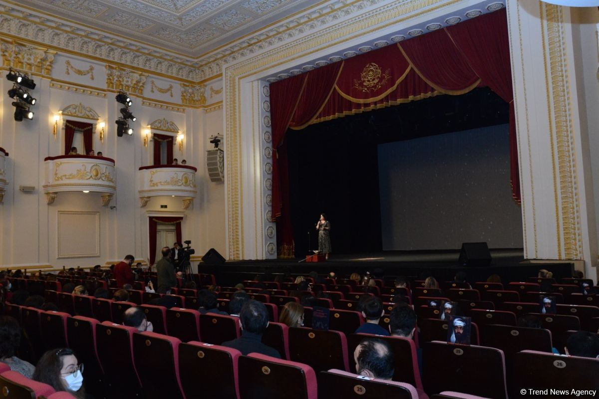 Mərhəmət və ümid işığı... Bakı Bələdiyyə Teatrının kollektivi "Sonsuz Tanrı məhəbbəti" tamaşasını təqdim edib (FOTO)