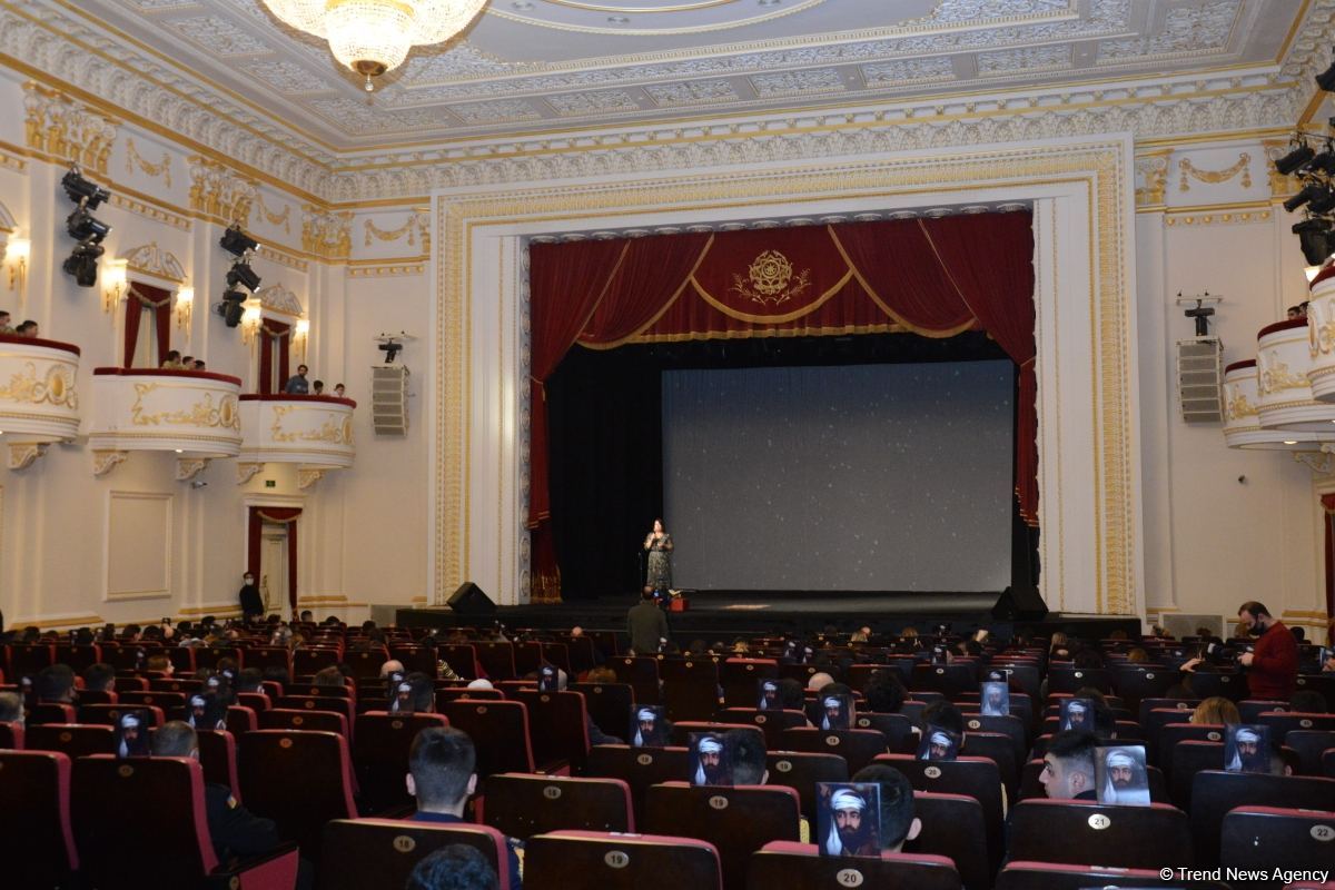 Mərhəmət və ümid işığı... Bakı Bələdiyyə Teatrının kollektivi "Sonsuz Tanrı məhəbbəti" tamaşasını təqdim edib (FOTO)