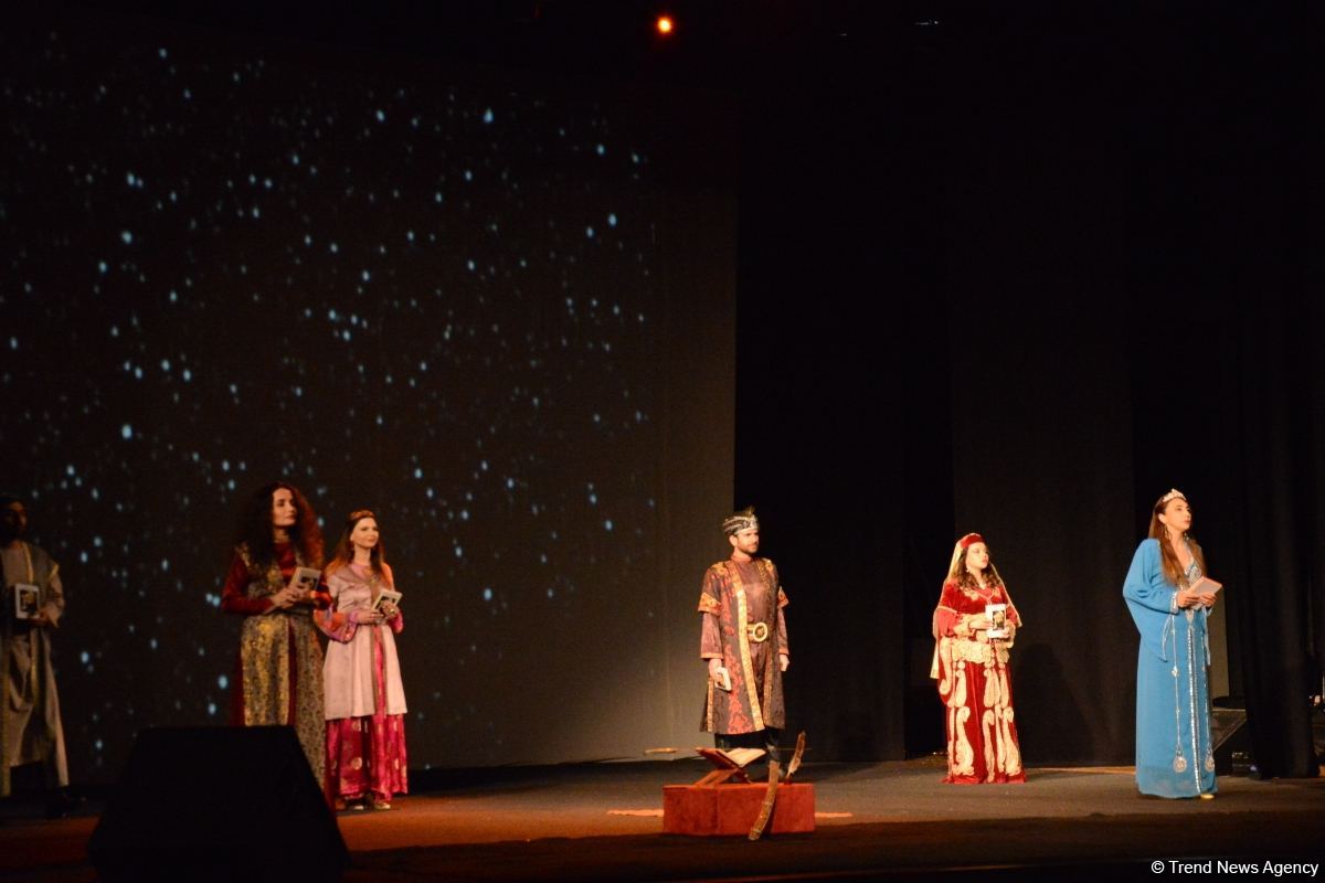 Mərhəmət və ümid işığı... Bakı Bələdiyyə Teatrının kollektivi "Sonsuz Tanrı məhəbbəti" tamaşasını təqdim edib (FOTO)