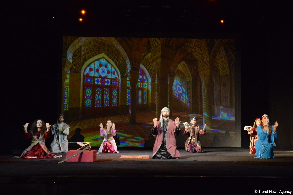 Mərhəmət və ümid işığı... Bakı Bələdiyyə Teatrının kollektivi "Sonsuz Tanrı məhəbbəti" tamaşasını təqdim edib (FOTO)