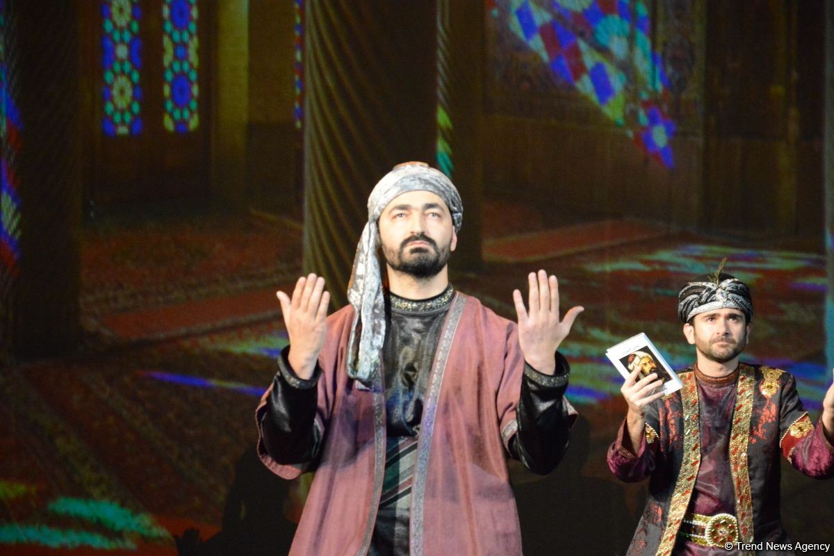 Mərhəmət və ümid işığı... Bakı Bələdiyyə Teatrının kollektivi "Sonsuz Tanrı məhəbbəti" tamaşasını təqdim edib (FOTO)