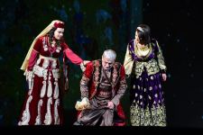 Mərhəmət və ümid işığı... Bakı Bələdiyyə Teatrının kollektivi "Sonsuz Tanrı məhəbbəti" tamaşasını təqdim edib (FOTO)