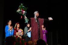 Mərhəmət və ümid işığı... Bakı Bələdiyyə Teatrının kollektivi "Sonsuz Tanrı məhəbbəti" tamaşasını təqdim edib (FOTO)