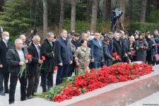 Azərbaycan xalqı ulu öndər Heydər Əliyevin xatirəsini dərin hörmət və ehtiramla yad edir (FOTO)
