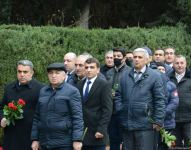 Azərbaycan xalqı ulu öndər Heydər Əliyevin xatirəsini dərin hörmət və ehtiramla yad edir (FOTO)